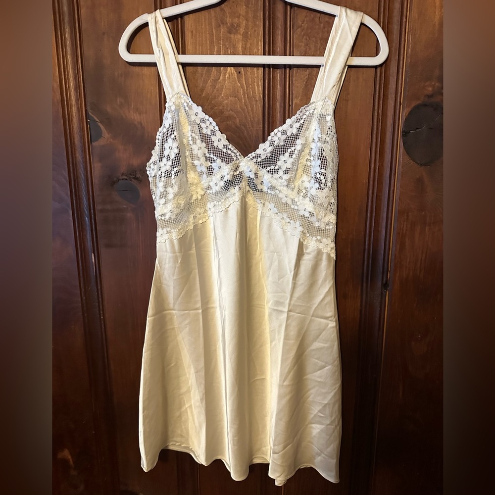 Dress - Picture 8 of 8